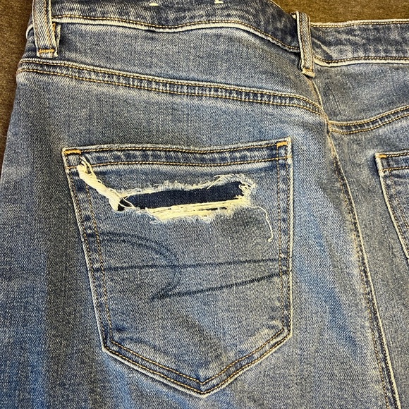 American Eagle Ripped Jeans - Picture 4 of 6